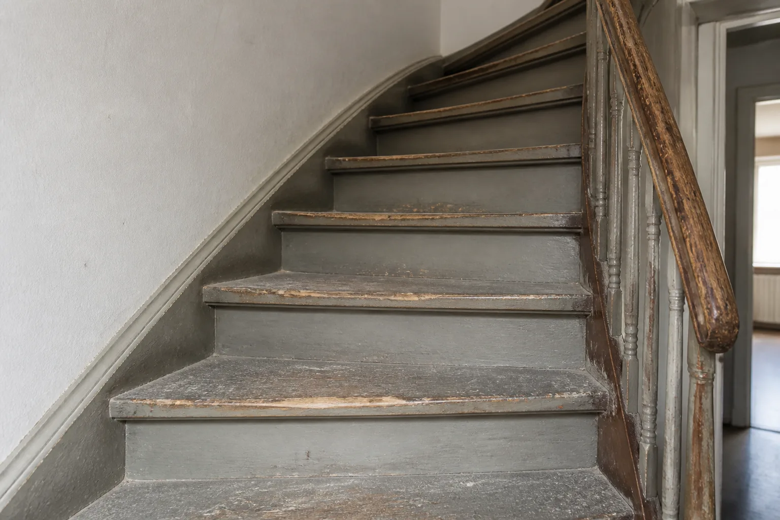Holztreppen renovieren: Vorher